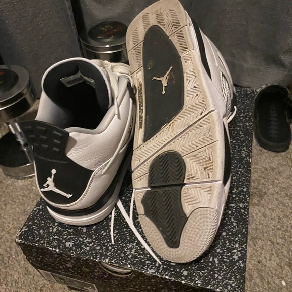Air Jordan 4 “military black” main image 7